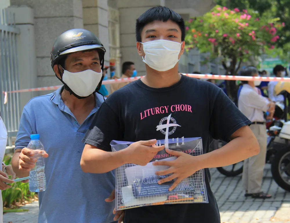 Gần 11.400 thí sinh Đà Nẵng, Quảng Ngãi hoàn thành môn thi đầu tiên kỳ thi tốt nghiệp THPT đợt 2 ảnh 16