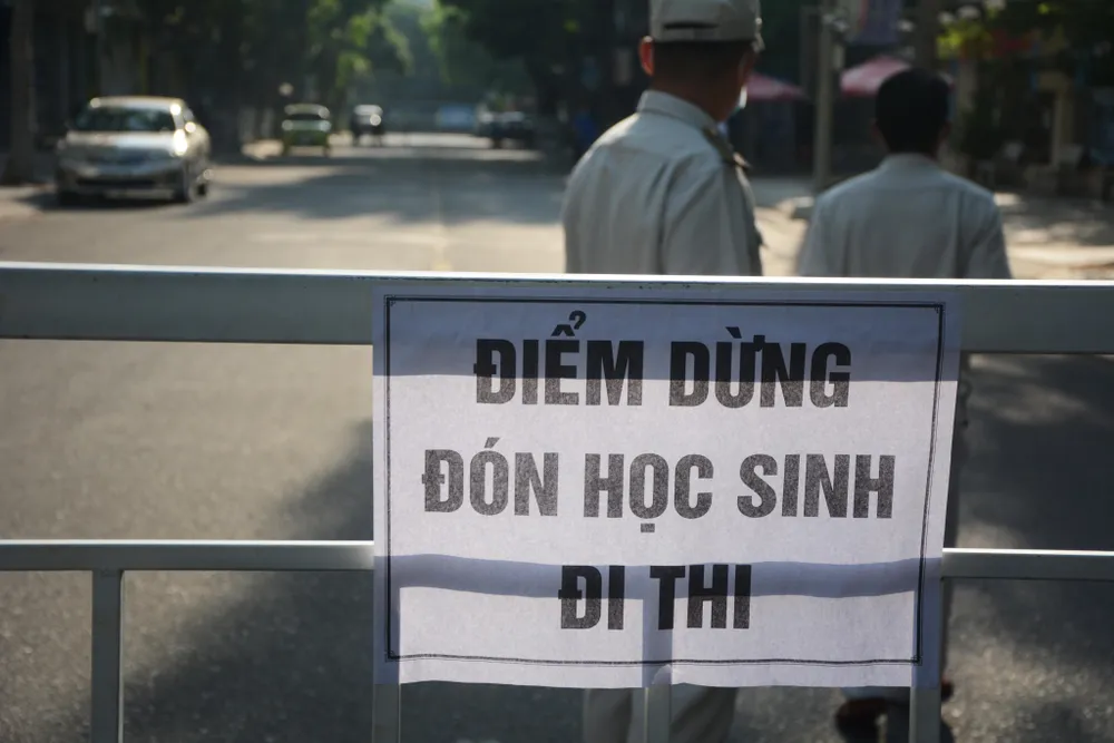 Gần 11.400 thí sinh Đà Nẵng, Quảng Ngãi hoàn thành môn thi đầu tiên kỳ thi tốt nghiệp THPT đợt 2 ảnh 2