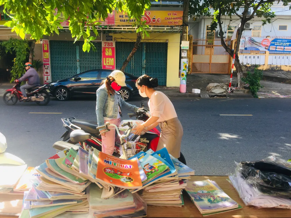 Nhiều mô hình “chia sẻ” sách giúp đỡ học sinh khó khăn  ảnh 7