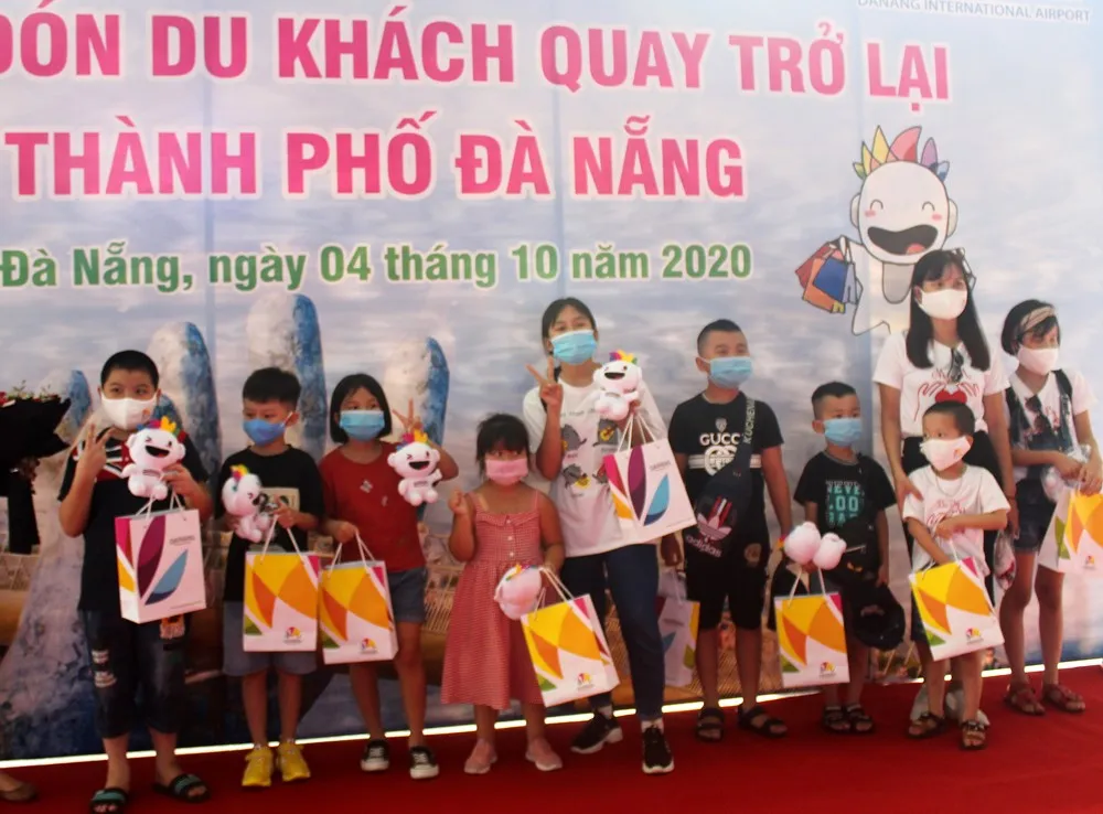 Đà Nẵng: Đón đoàn du khách đầu tiên sau dịch Covid-19 lần 2 ảnh 2
