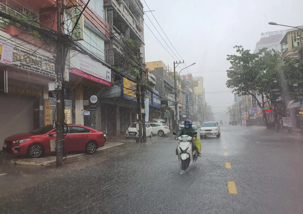 Hiện Đà Nẵng đang có mưa rất to 