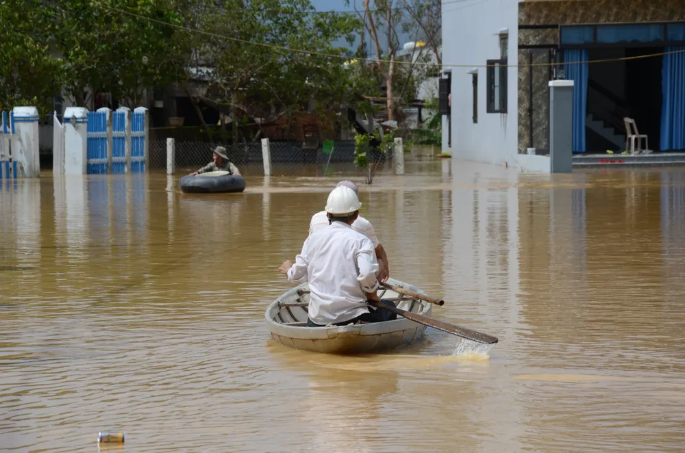 Đà Nẵng, Quảng Nam ngổn ngang sau bão  ảnh 1