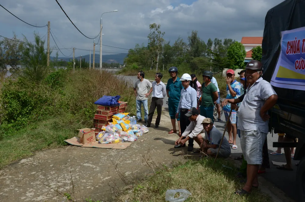 Đà Nẵng, Quảng Nam ngổn ngang sau bão  ảnh 4