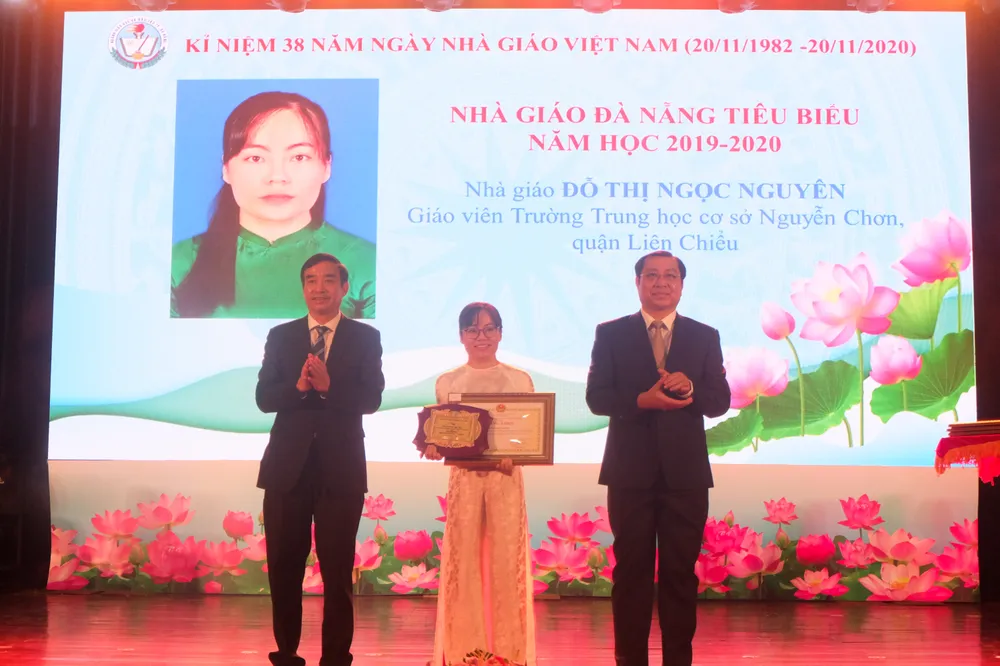 Đà Nẵng: Trao tặng danh hiệu nhà giáo tiêu biểu năm 2020 ảnh 2