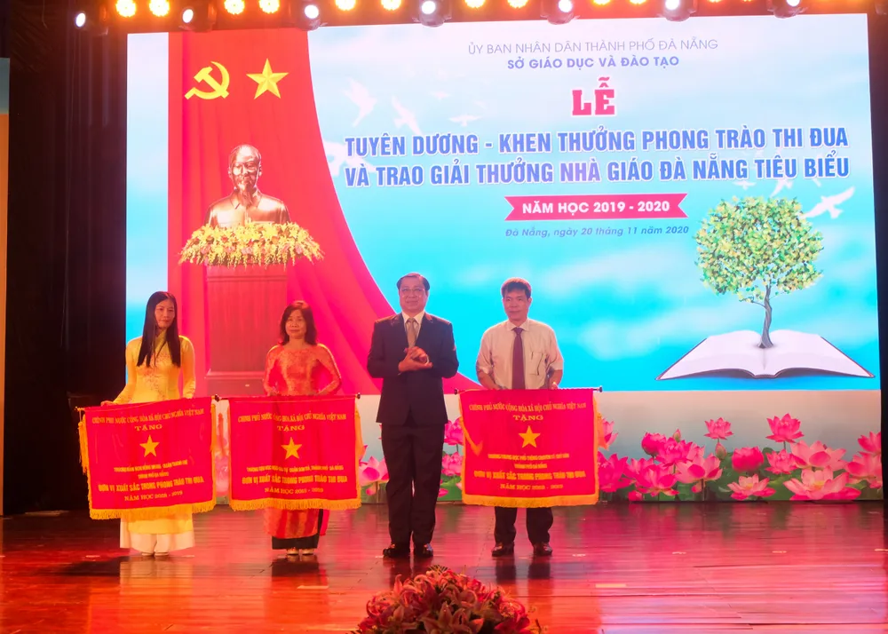 Đà Nẵng: Trao tặng danh hiệu nhà giáo tiêu biểu năm 2020 ảnh 1