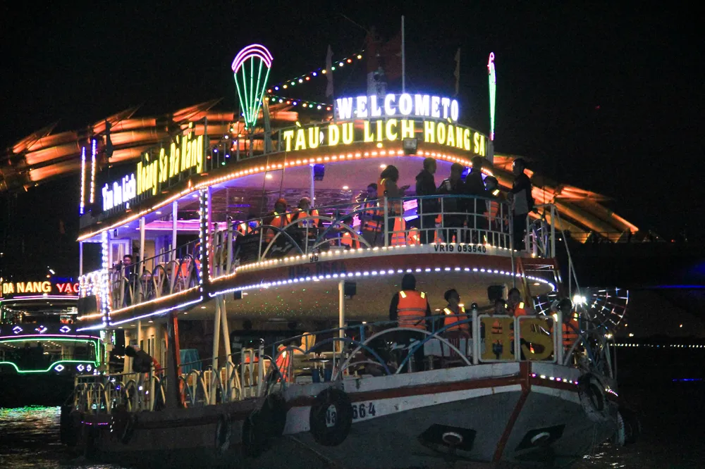 Thưởng ngoạn sông Hàn trong dịp tết dương lịch năm 2021 ảnh 5