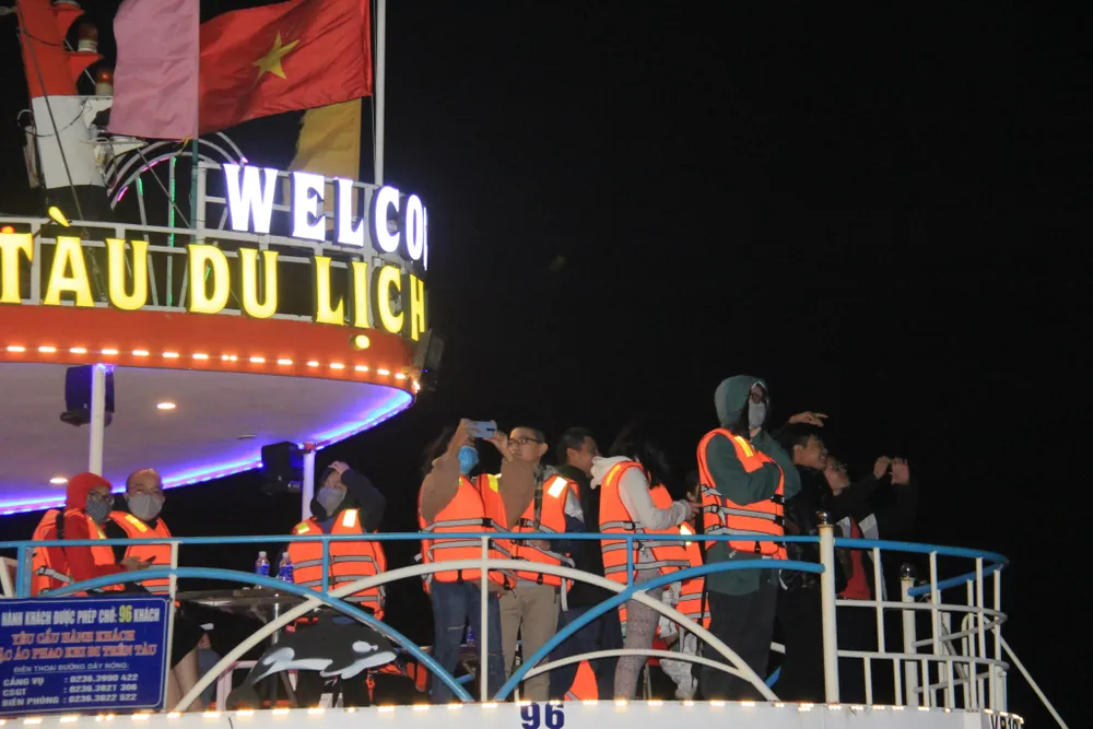 Thưởng ngoạn sông Hàn trong dịp tết dương lịch năm 2021 ảnh 6