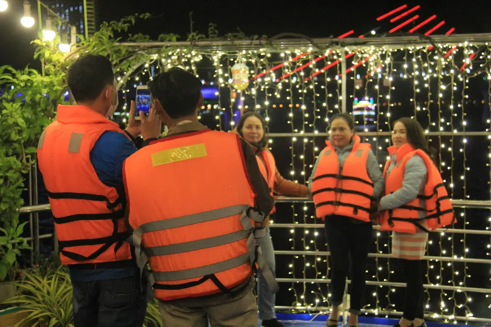 Thưởng ngoạn sông Hàn trong dịp tết dương lịch năm 2021 ảnh 7