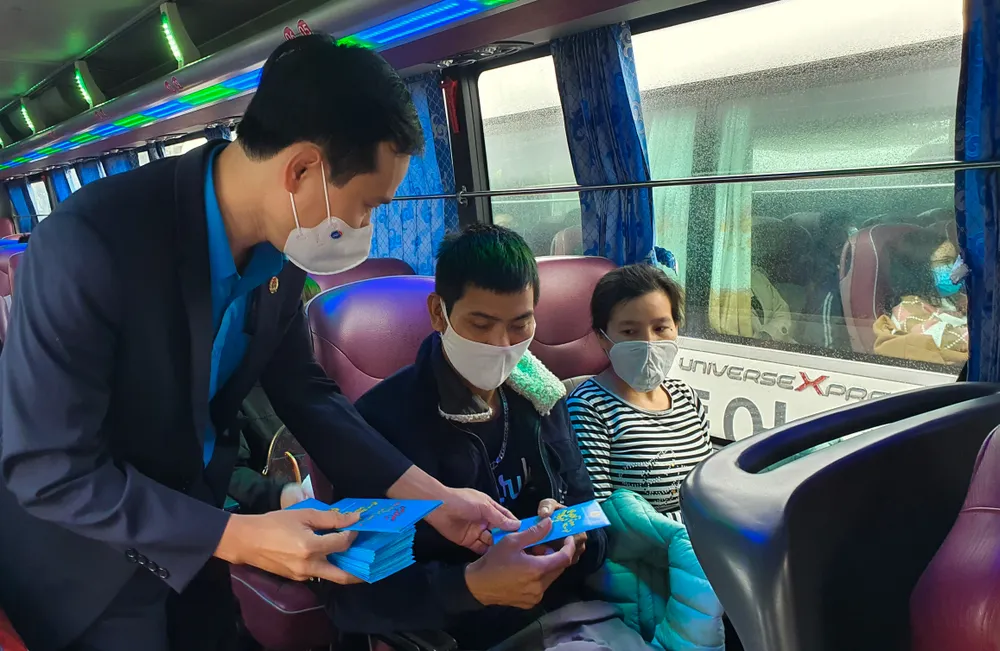 Đà Nẵng hỗ trợ xe đưa 3.000 lao động về quê đón tết ảnh 11