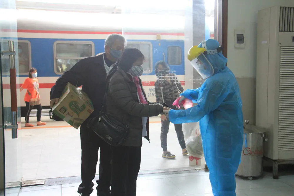 Đà Nẵng: Lập chốt chặn phòng dịch, người dân an tâm đón tết ảnh 9