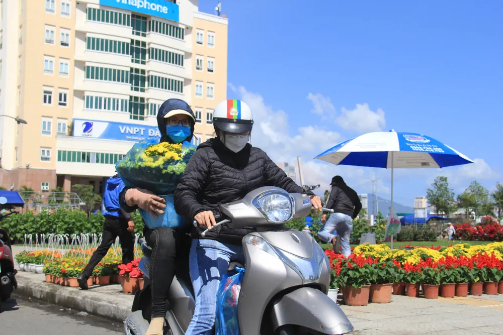 Tiểu thương chợ hoa tết ở Đà Nẵng “nhớ” người mua ảnh 8