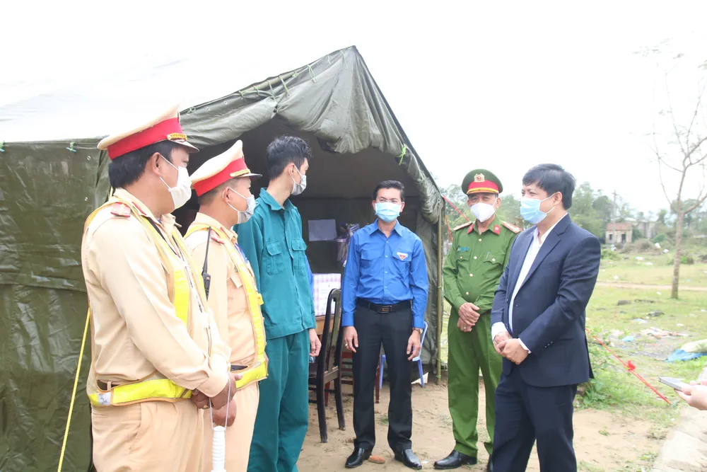 Lãnh đạo Đà Nẵng thăm, chúc tết các chốt kiểm soát dịch Covid-19  ảnh 1