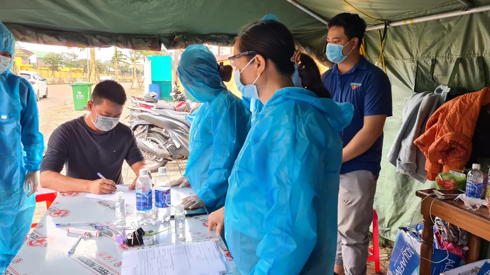 Lãnh đạo Đà Nẵng thăm, chúc tết các chốt kiểm soát dịch Covid-19  ảnh 2