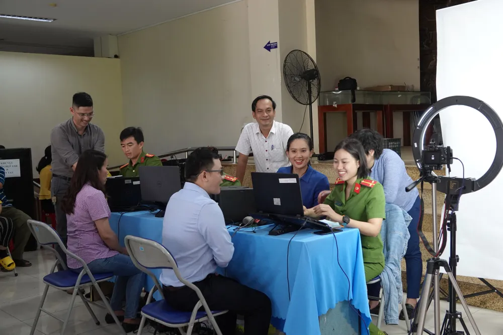 Đà Nẵng cấp căn cước công dân lưu động “chạy đua” xây dựng dữ liệu dân cư ảnh 2