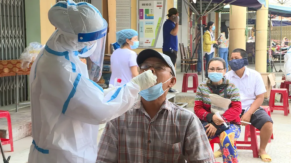 Đà Nẵng: Bệnh nhân Covid-19 đi chợ Phước Mỹ, hơn 500 tiểu thương được lấy mẫu xét nghiệm ảnh 1