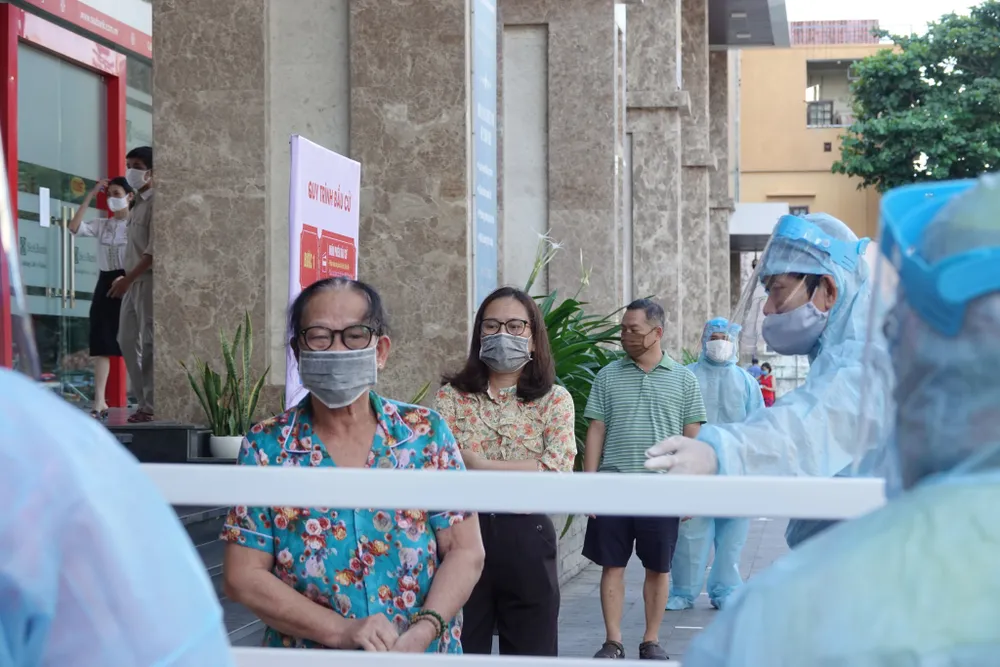 Đà Nẵng: Diễn tập bầu cử tại khu vực phong tỏa chung cư F-Home ảnh 3