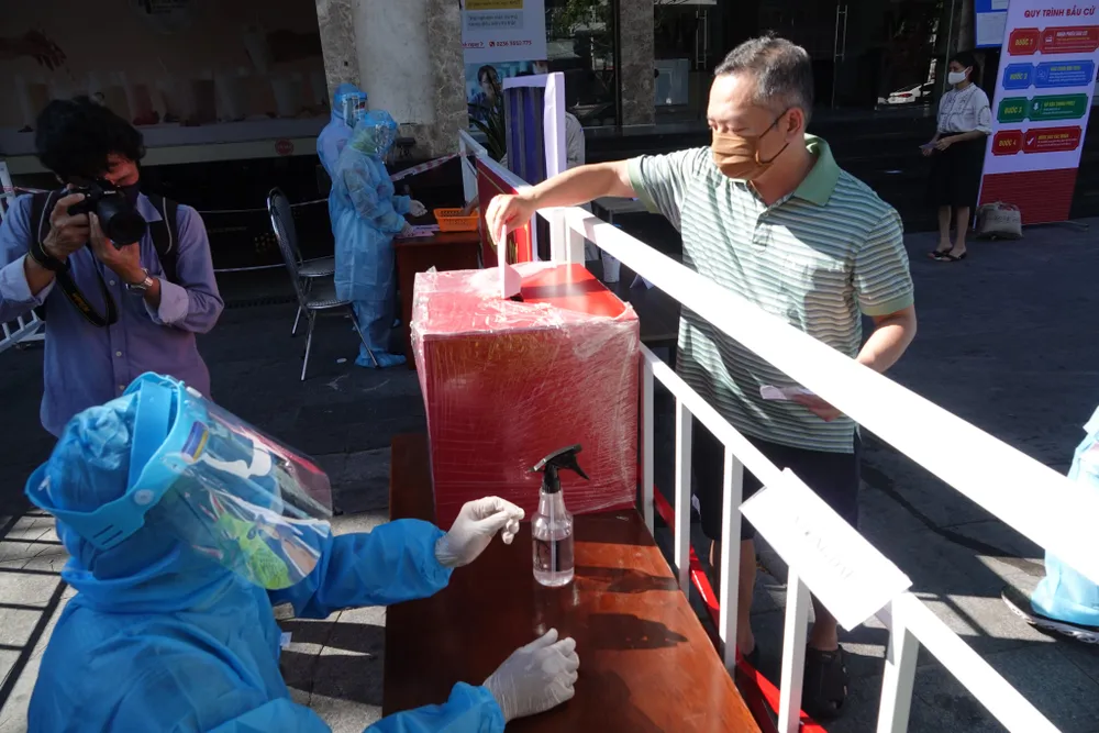 Đà Nẵng: Diễn tập bầu cử tại khu vực phong tỏa chung cư F-Home ảnh 9