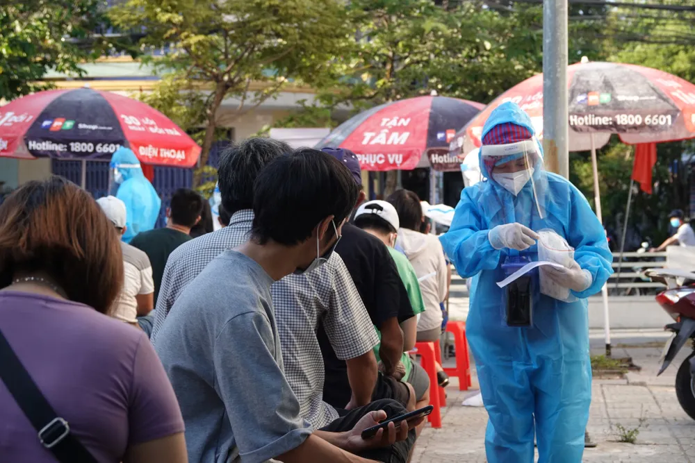 Đà Nẵng bắt đầu xét nghiệm SARS-CoV-2 đại diện hộ gia đình ảnh 1