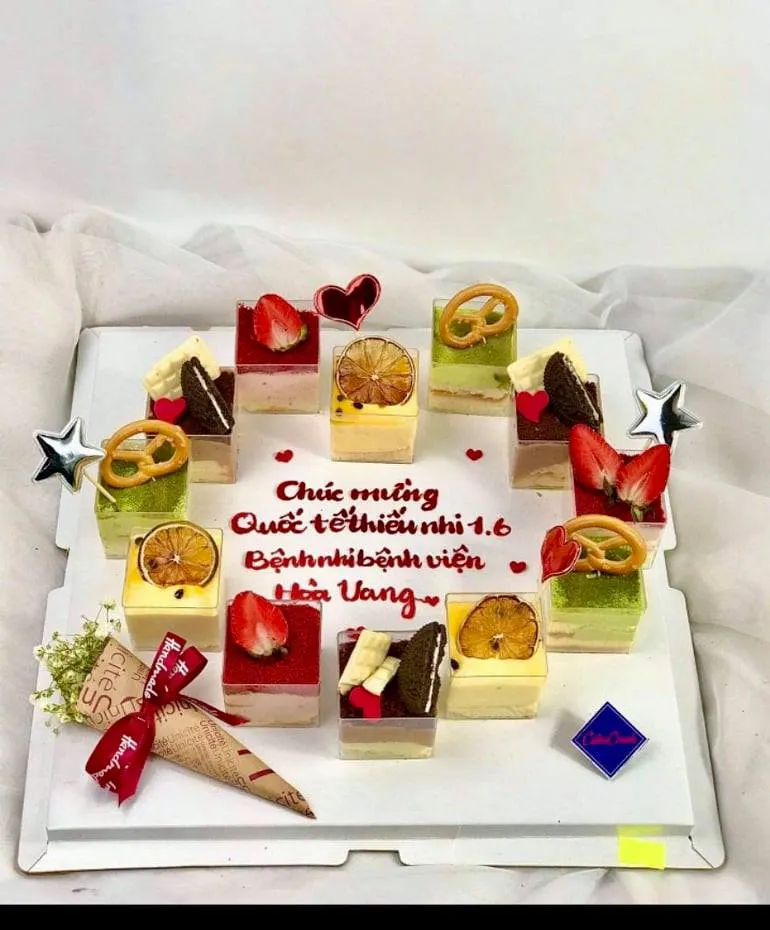 Tặng quà các cháu nhỏ mắc Covid-19 nhân ngày Quốc tế thiếu nhi ảnh 4