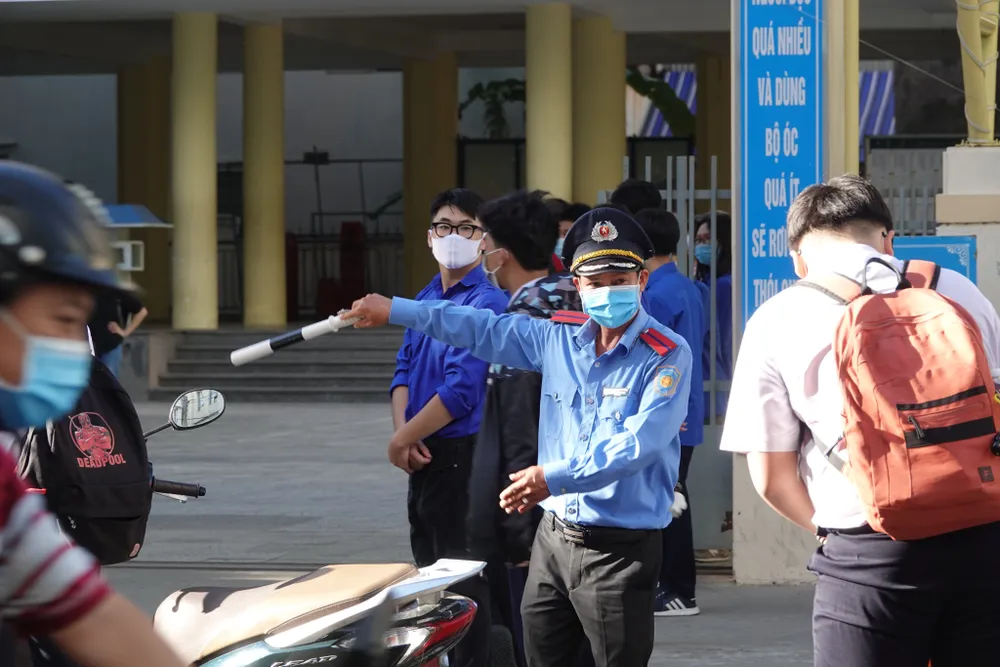 Học sinh Đà Nẵng bắt đầu môn thi đầu tiên kỳ thi tuyển sinh lớp 10 ảnh 3