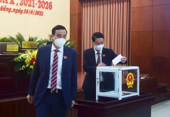 Chủ tịch HĐND và Chủ tịch UBND TP Đà Nẵng tái đắc cử ảnh 2