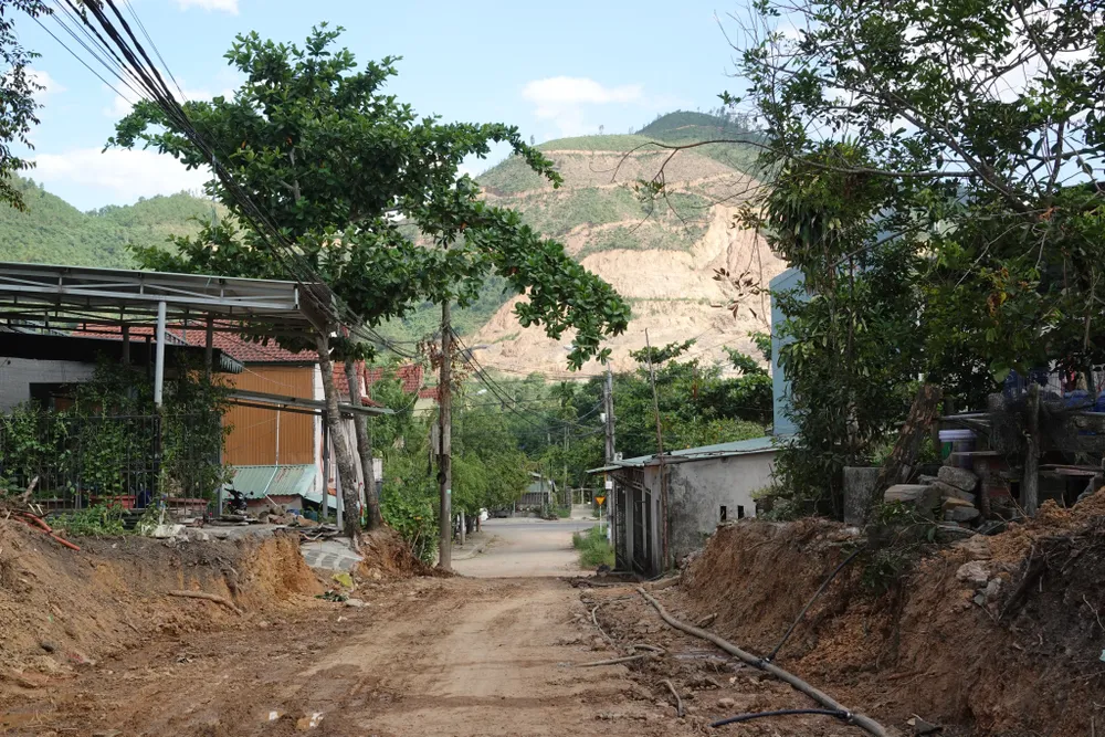 Người dân hiến đất làm đường, xây dựng nông thôn mới ảnh 3