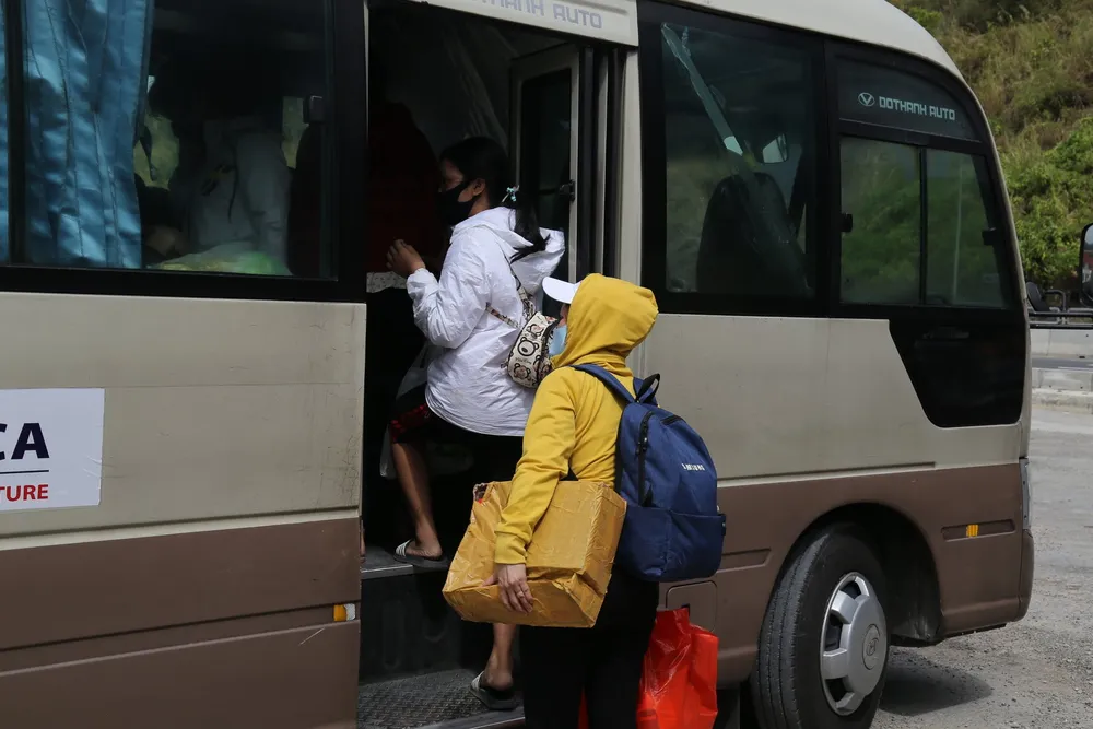 Trạm vận hành Trung chuyển hầm Hải Vân đã đưa 23 công dân này đến chốt kiểm soát dịch Lăng Cô