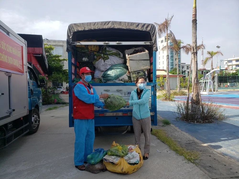 Quảng Nam hỗ trợ cho Đà Nẵng hơn 30 tấn thực phẩm thiết yếu ảnh 10
