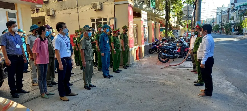 Công an Đà Nẵng lập 200 tổ tuần tra lưu động trong 7 ngày "ai ở đâu ở đó" ảnh 13