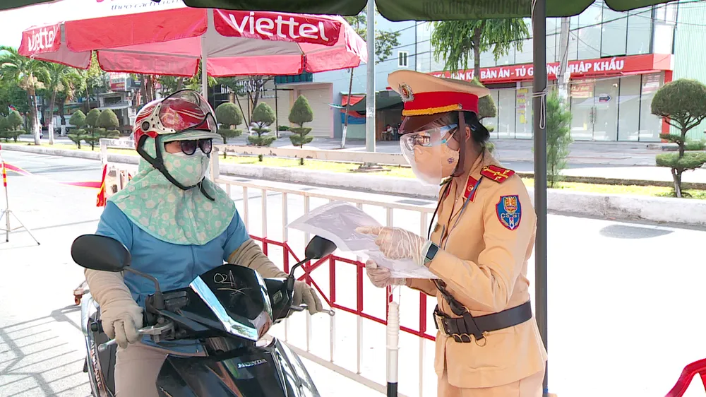 Công an Đà Nẵng lập 200 tổ tuần tra lưu động trong 7 ngày "ai ở đâu ở đó" ảnh 8