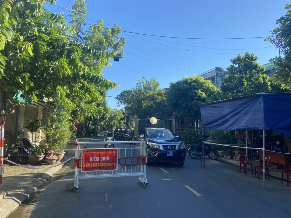 Công an Đà Nẵng lập 200 tổ tuần tra lưu động trong 7 ngày "ai ở đâu ở đó" ảnh 19