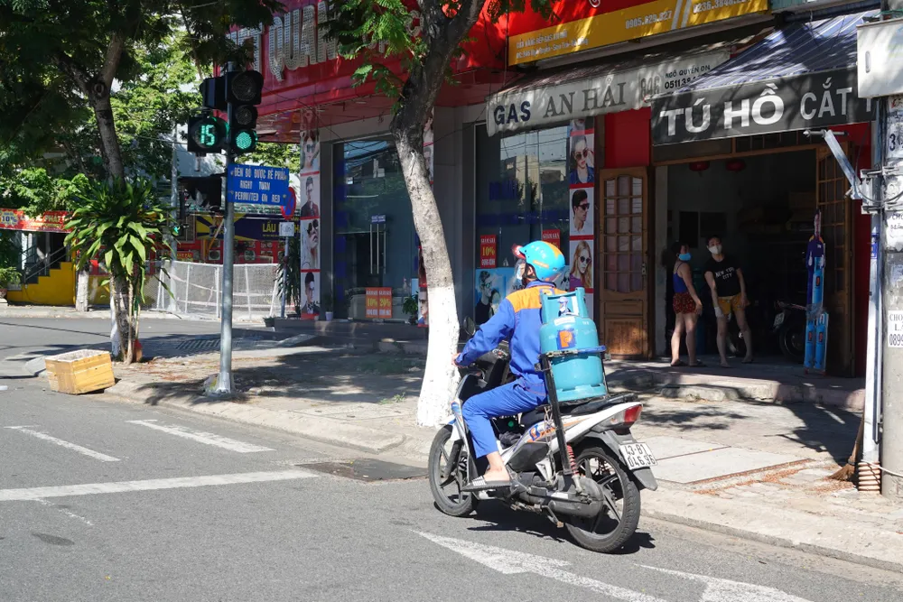 Công an Đà Nẵng lập 200 tổ tuần tra lưu động trong 7 ngày "ai ở đâu ở đó" ảnh 15