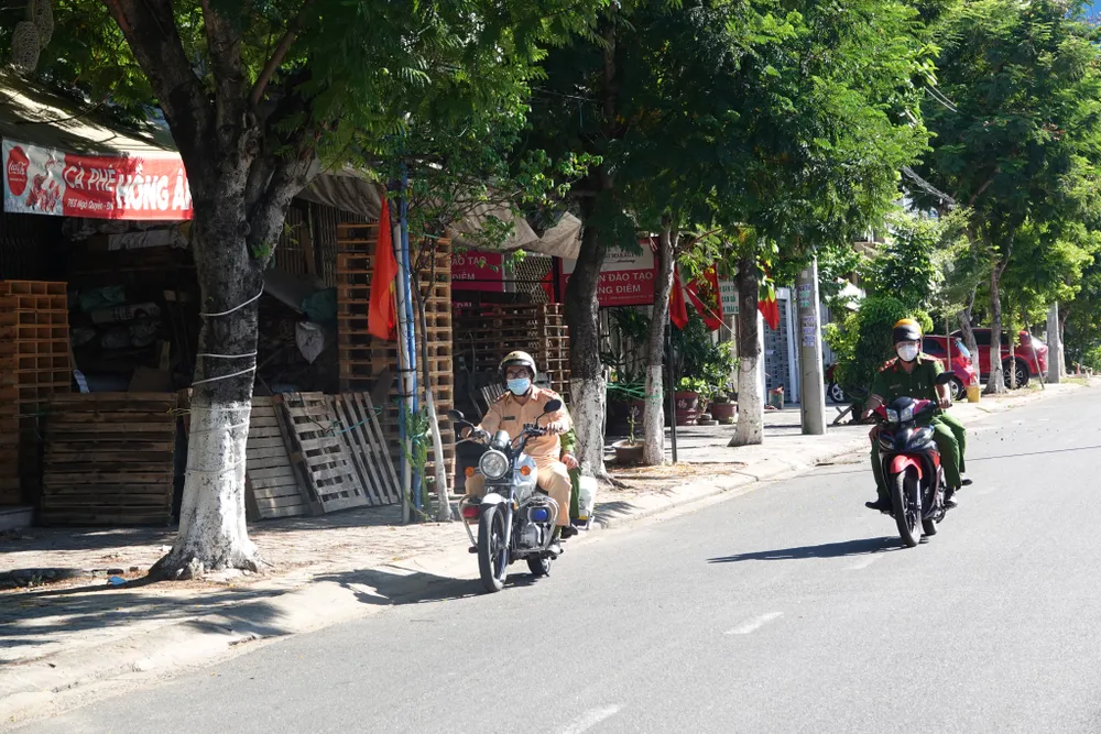 Công an Đà Nẵng lập 200 tổ tuần tra lưu động trong 7 ngày "ai ở đâu ở đó" ảnh 6