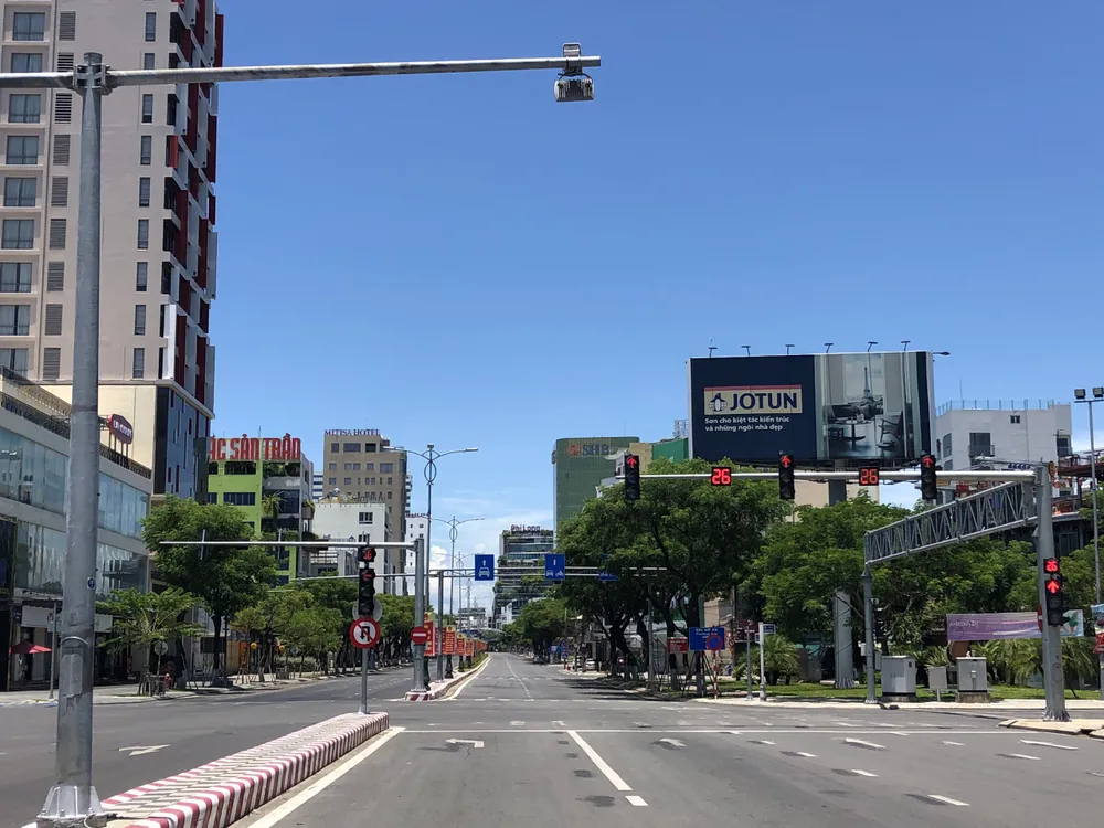Đường phố Đà Nẵng trong ngày đầu thực hiện “ai ở đâu ở yên đó“ ảnh 4