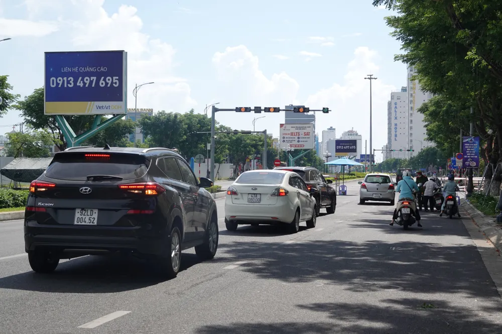 Thêm 10 ngày "ai ở đâu thì ở đó": Người Đà Nẵng tay xách nách mang đổi ca làm việc ảnh 6