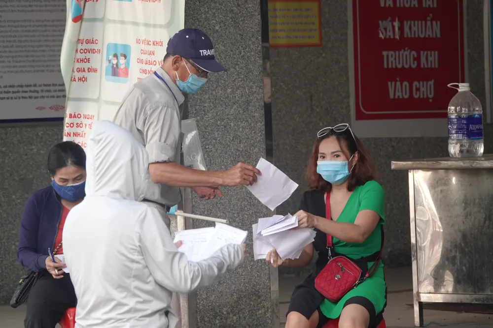 Đà Nẵng: Ngày đầu mở lại một số chợ truyền thống ảnh 5