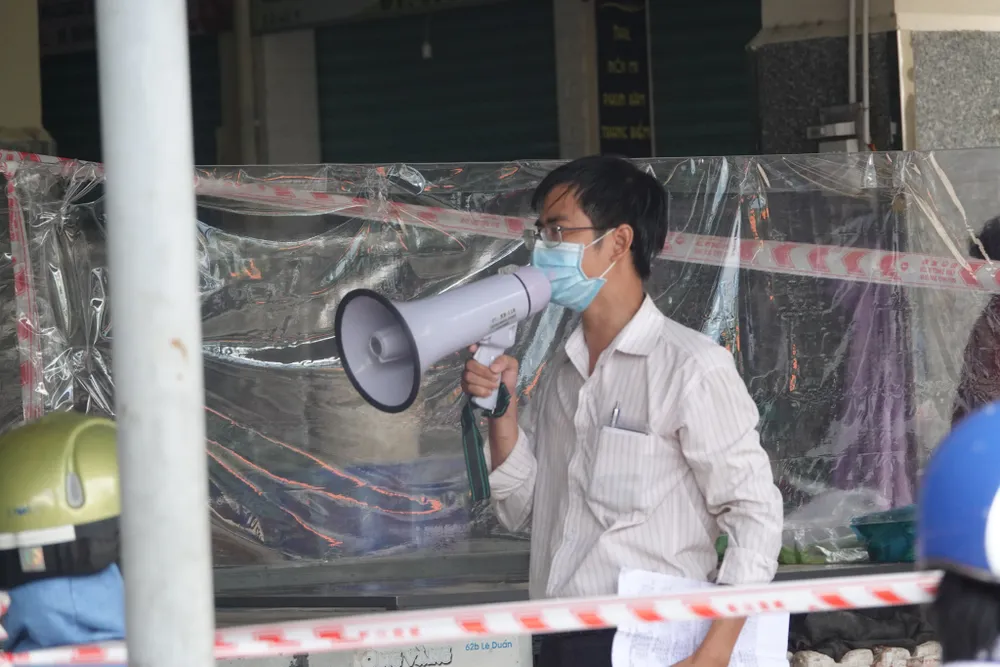 Đà Nẵng: Ngày đầu mở lại một số chợ truyền thống ảnh 6