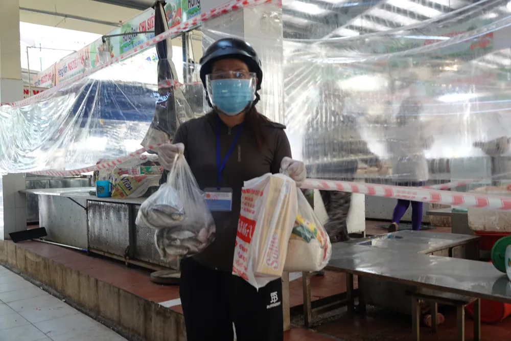 Đà Nẵng: Ngày đầu mở lại một số chợ truyền thống ảnh 15