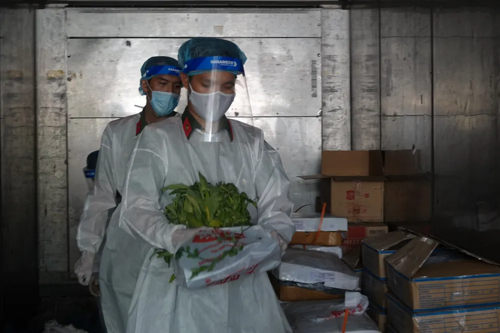 Công an Đà Nẵng mở 30 container phục vụ hàng thiết yếu giá rẻ cho người dân ảnh 16