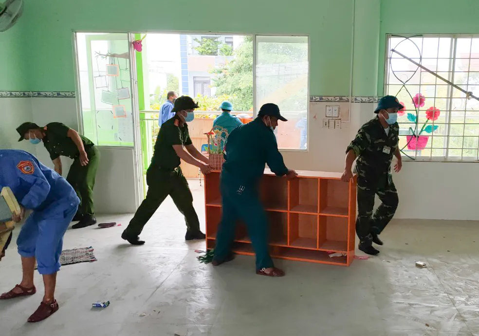 Đà Nẵng đưa người dân mắc kẹt trong rừng, nhà xuống cấp đến nơi an toàn ảnh 4