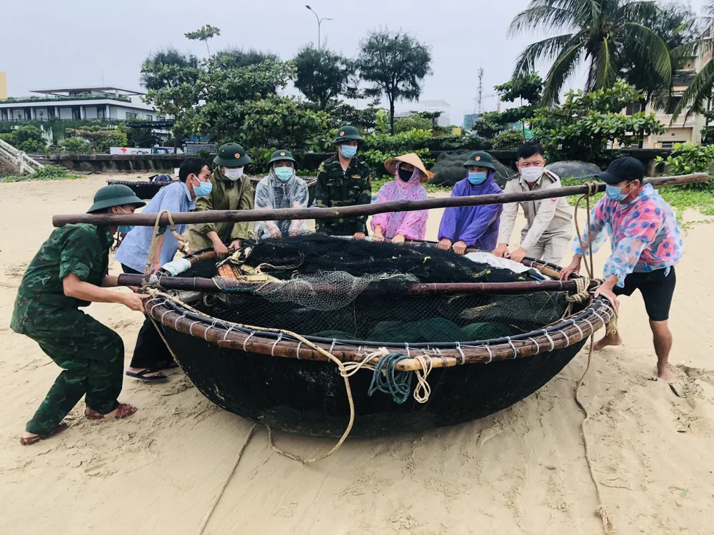 Đà Nẵng: Yêu cầu bảo đảm giãn cách khi sơ tán dân tránh bão số 5 ảnh 5