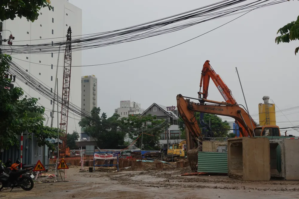 Đà Nẵng: Yêu cầu bảo đảm giãn cách khi sơ tán dân tránh bão số 5 ảnh 1