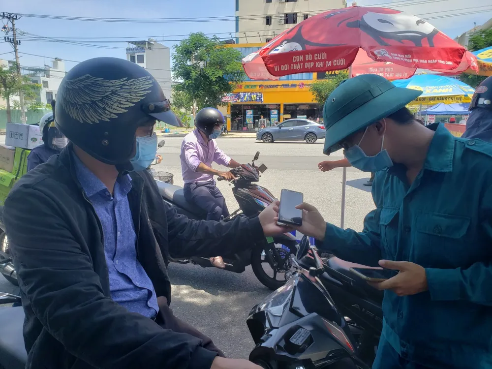 Linh hoạt cấp giấy đi đường sớm cho người dân