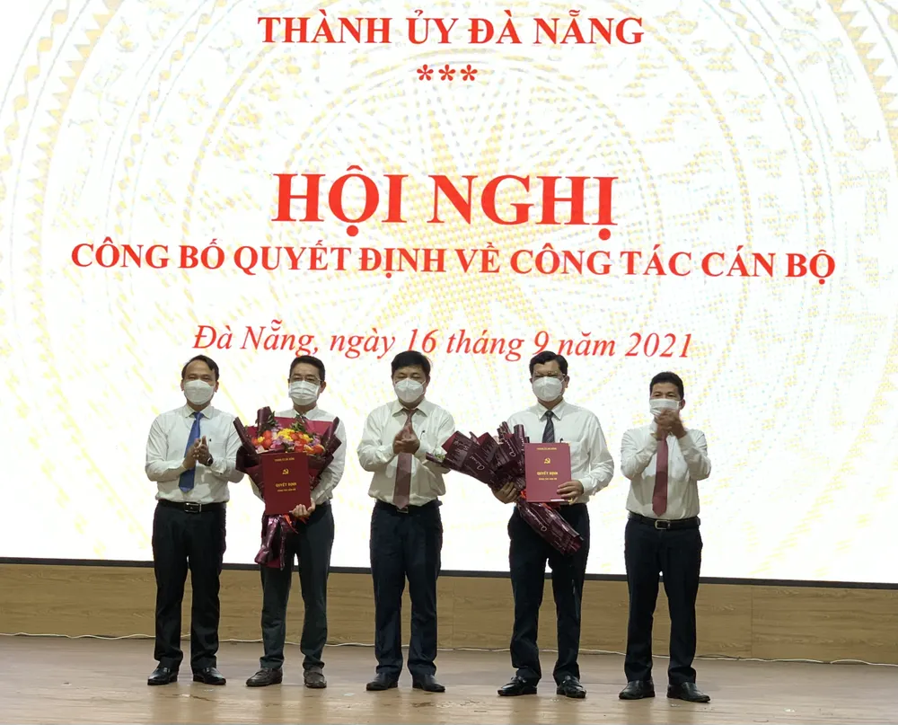 Đà Nẵng công bố các quyết định về công tác cán bộ ảnh 2