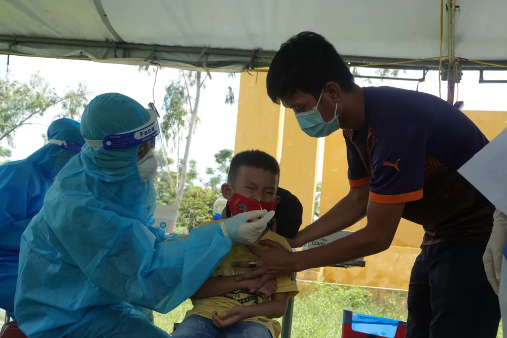 Ngày đầu Đà Nẵng đón giáo viên, học sinh về địa phương ảnh 9