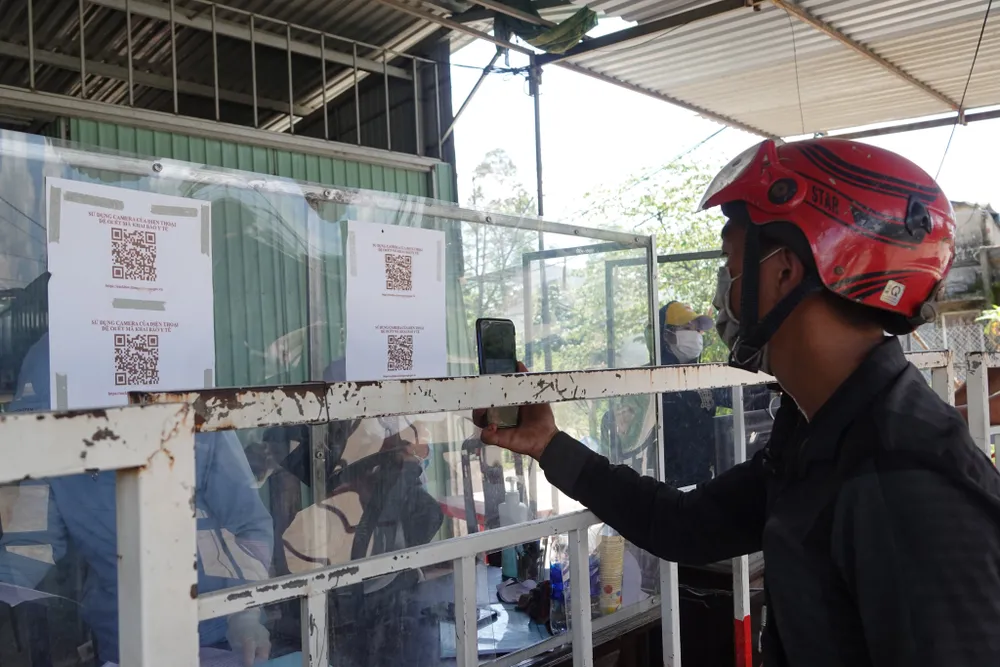 Ngày đầu Đà Nẵng đón giáo viên, học sinh về địa phương ảnh 1