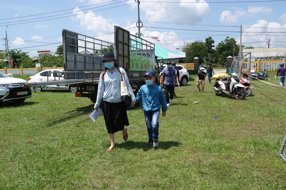 Ngày đầu Đà Nẵng đón giáo viên, học sinh về địa phương ảnh 3