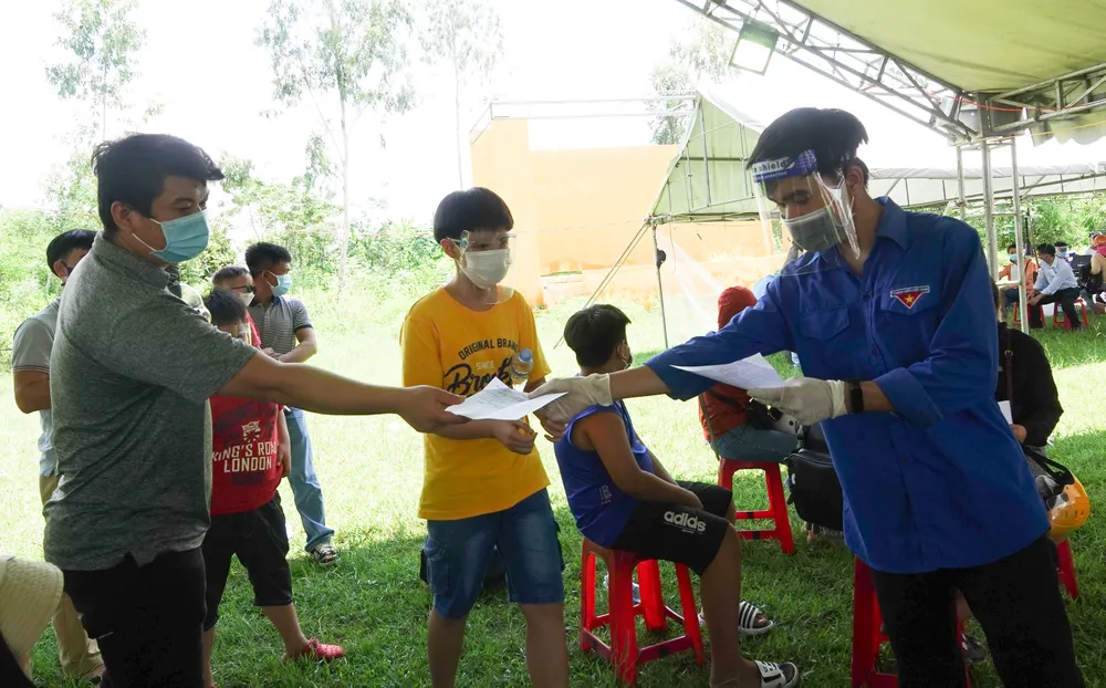 Ngày đầu Đà Nẵng đón giáo viên, học sinh về địa phương ảnh 11