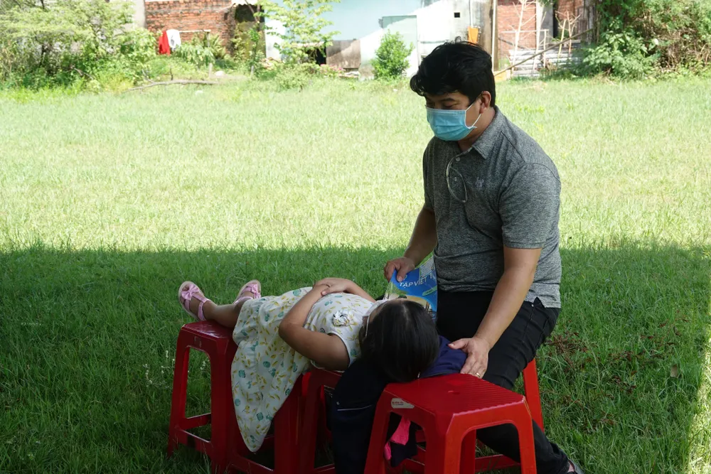 Ngày đầu Đà Nẵng đón giáo viên, học sinh về địa phương ảnh 10