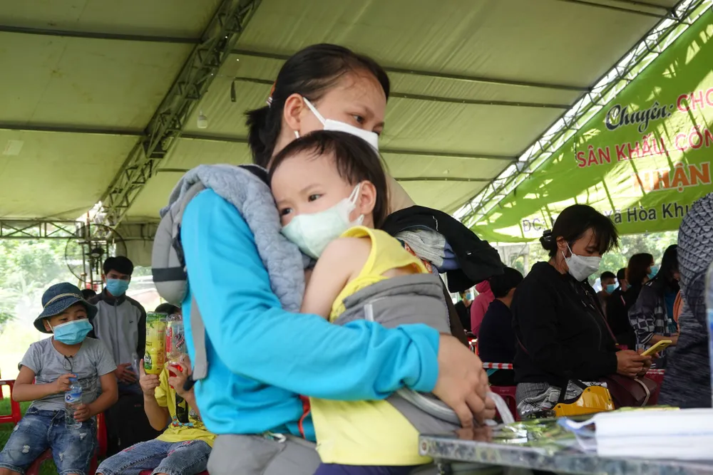 Ngày đầu Đà Nẵng đón giáo viên, học sinh về địa phương ảnh 12